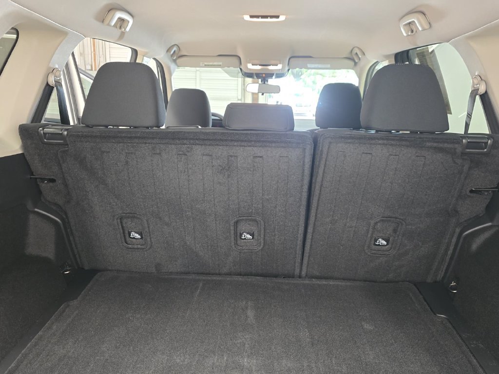 Used 2025 Nissan Rogue S FWD image 25