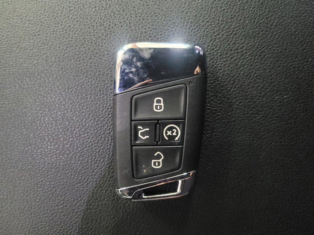 Used 2021 Volkswagen Atlas Cross Sport SEL image 32