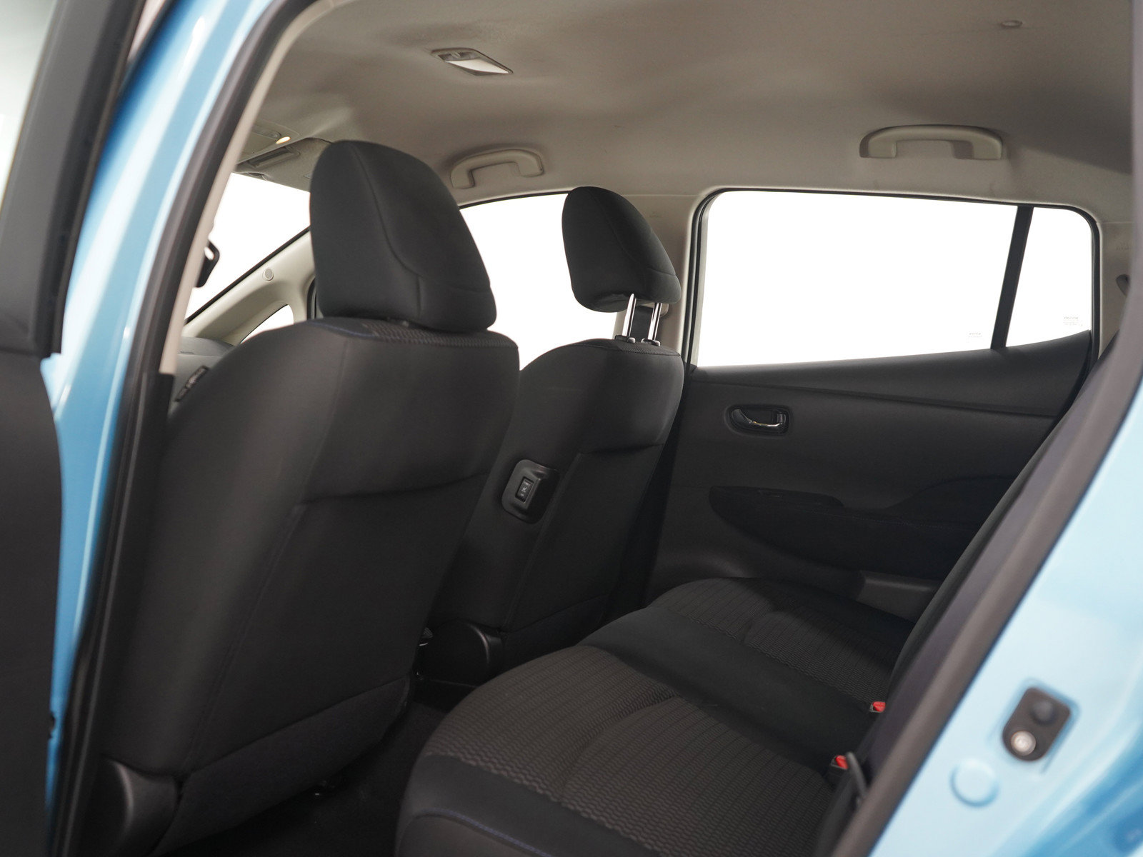 Used 2015 Nissan Leaf S w/ Charge Package FWD image 17
