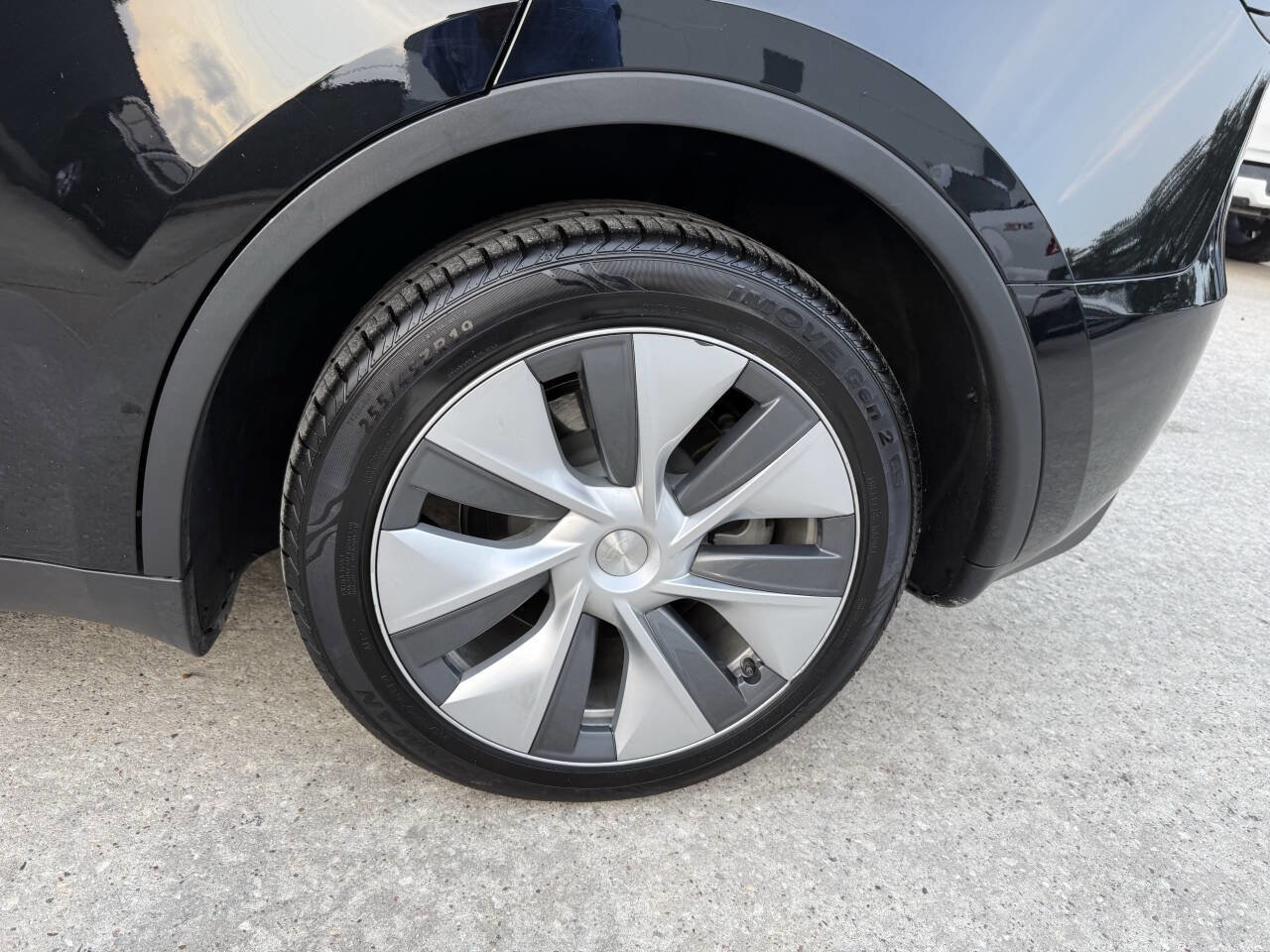 Used 2023 Tesla Model Y Long Range AWD/4WD image 39