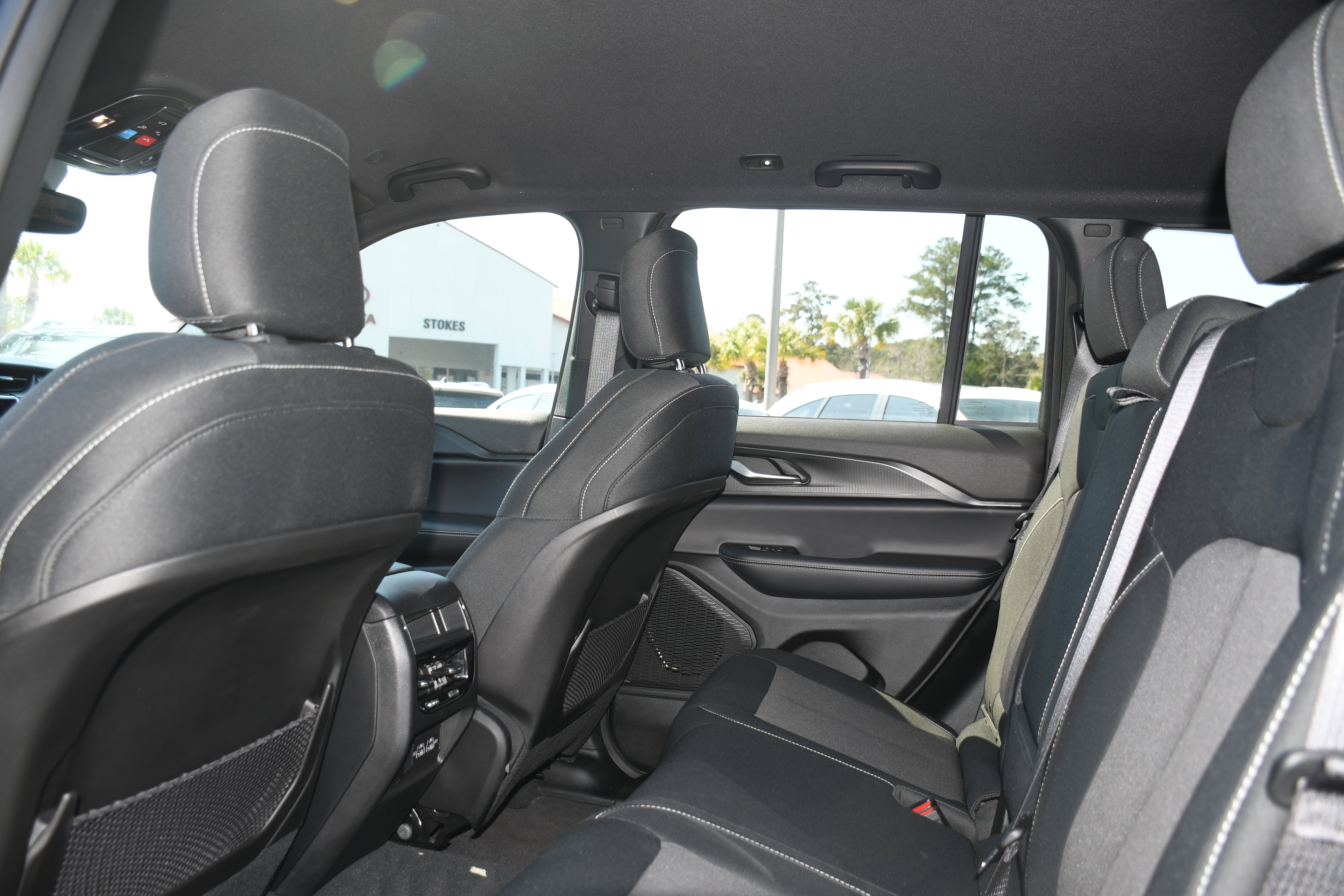 Used 2024 Jeep Grand Cherokee Laredo w/ Luxury Tech Group I image 15