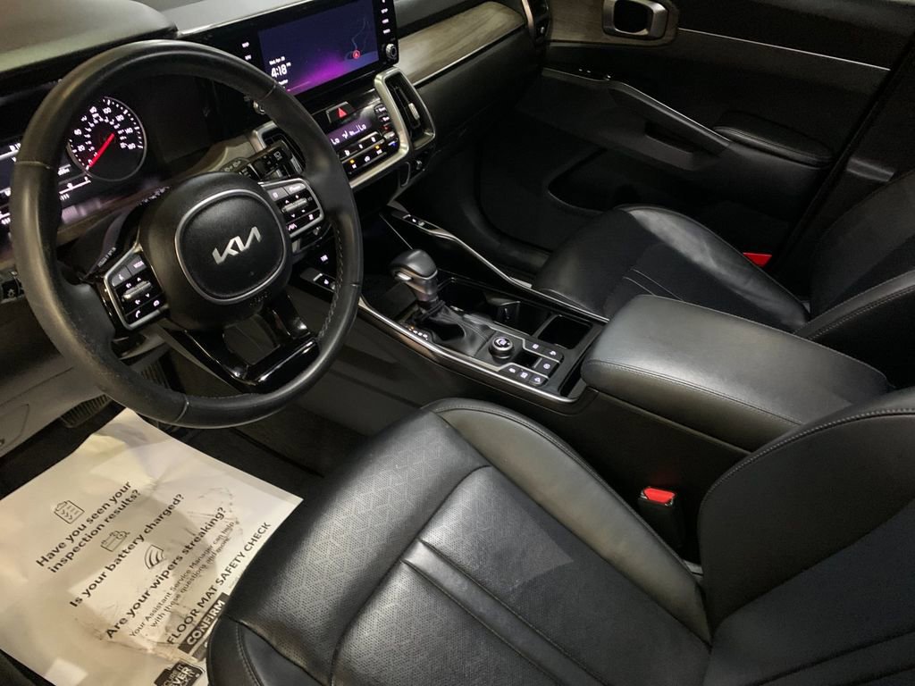 Used 2023 Kia Sorento EX w/ Panoramic Sunroof Package FWD image 11