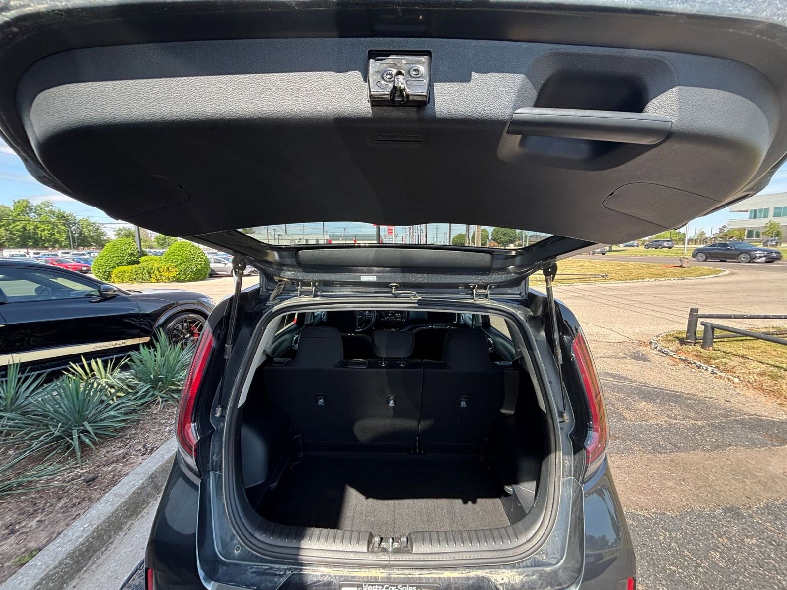Used 2025 Kia Soul LX w/ LX Technology Package FWD image 29