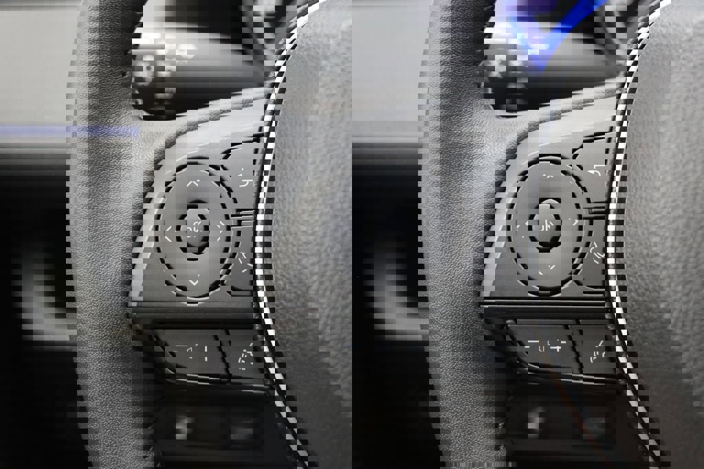 Used 2025 Toyota RAV4 XSE w/ Weather Package AWD/4WD image 19