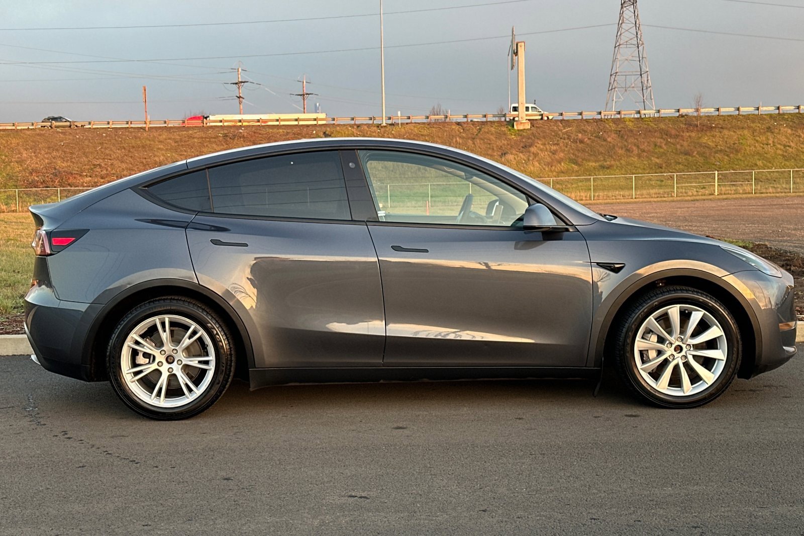 Used 2023 Tesla Model Y Long Range image 2