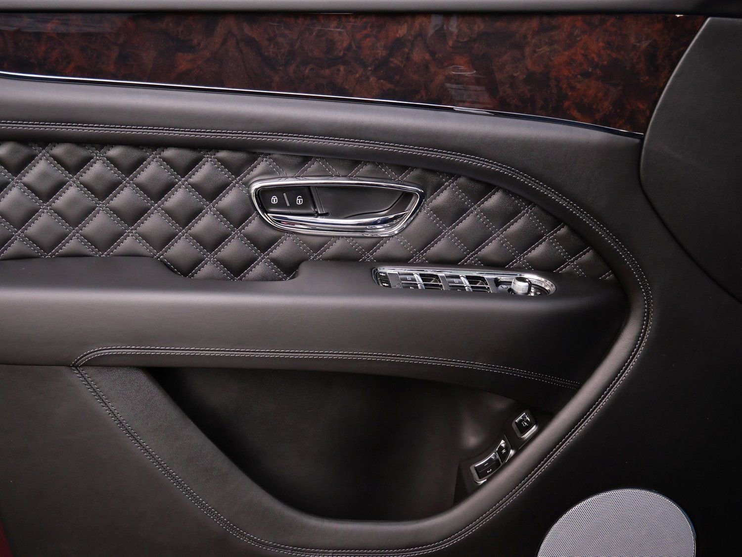 Used 2022 Bentley Bentayga image 17