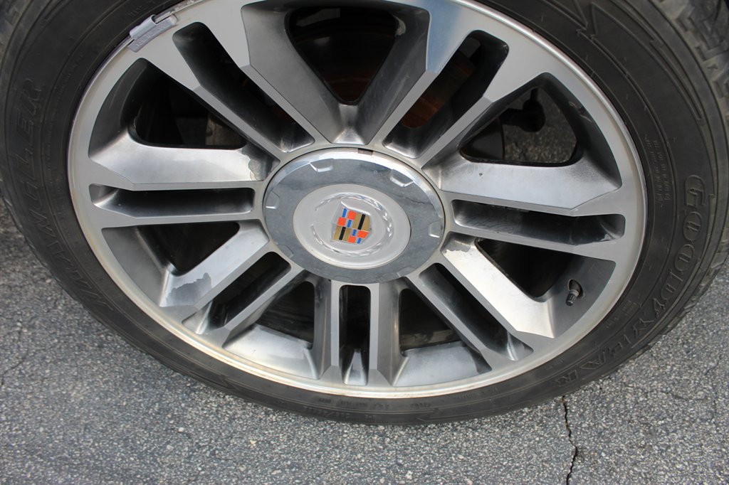 Used 2013 Cadillac Escalade ESV Premium image 16