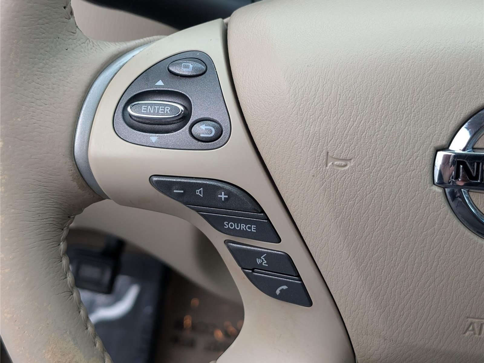 Used 2015 Nissan Pathfinder SL w/ SL Tech Package FWD image 25