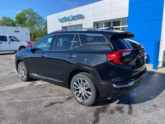 Used 2023 GMC Terrain Denali AWD/4WD image 3