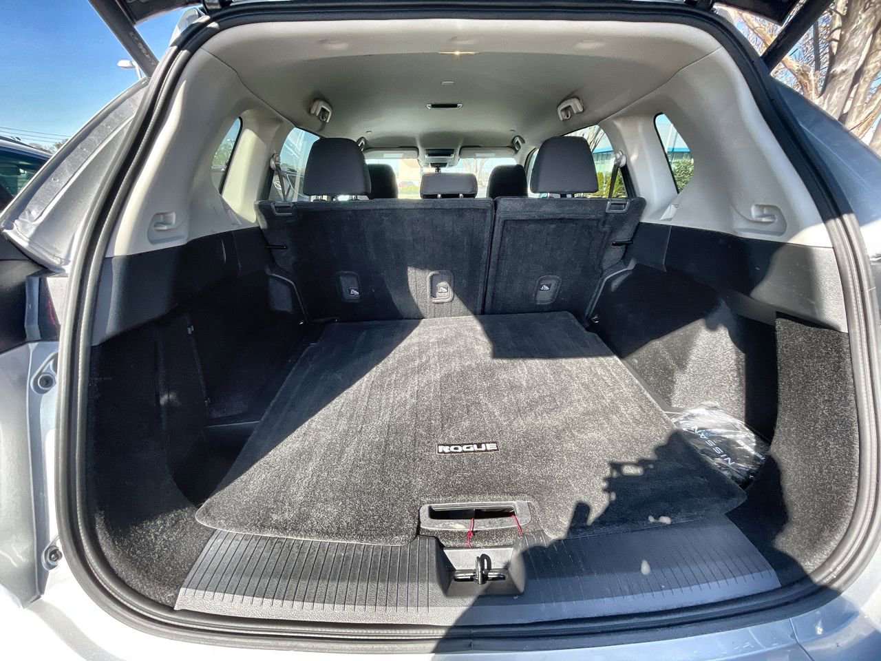 Used 2024 Nissan Rogue SV FWD image 24