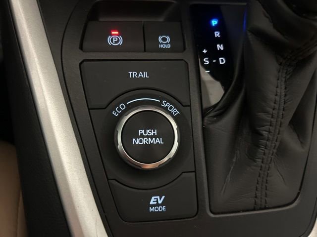 Certified 2025 Toyota RAV4 LE AWD/4WD image 17
