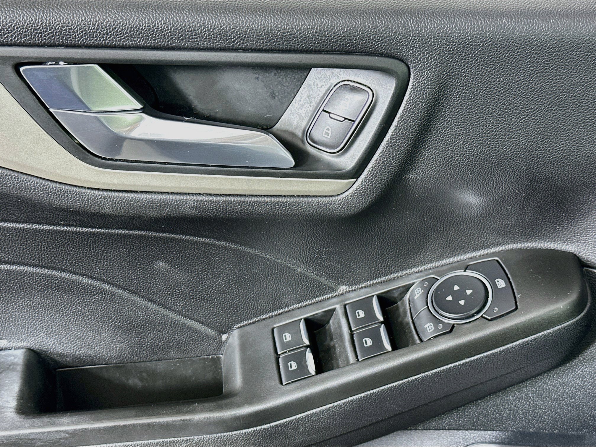 Used 2021 Ford Escape SE FWD image 15
