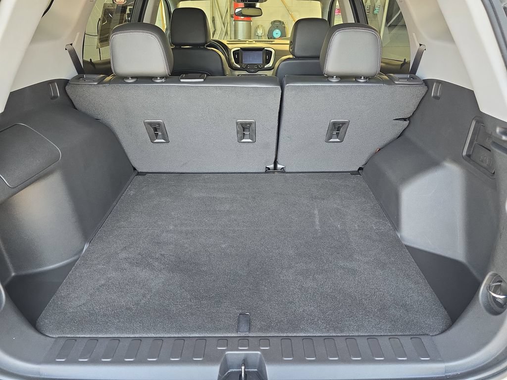 Used 2023 GMC Terrain SLT w/ Infotainment Package II FWD image 14