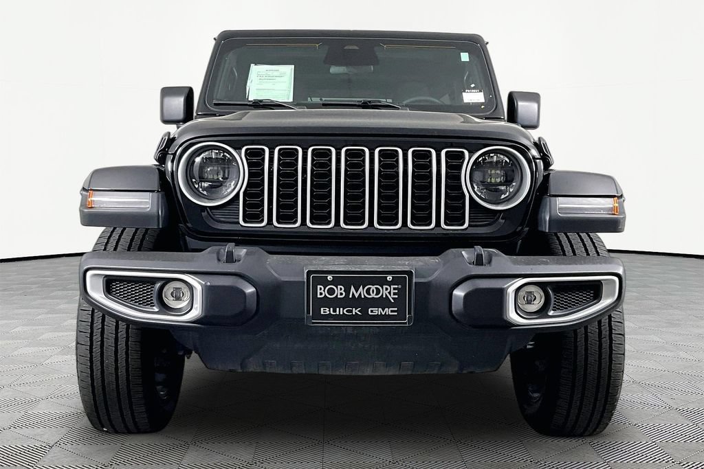 Used 2025 Jeep Wrangler Unlimited Sahara AWD/4WD image 2