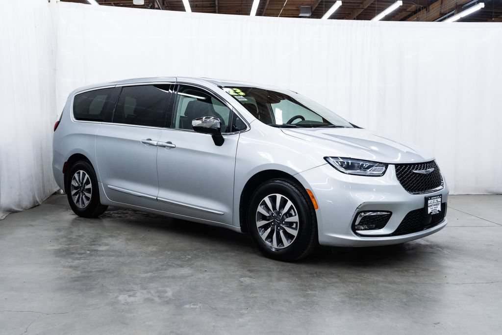 Used 2023 Chrysler Pacifica Limited