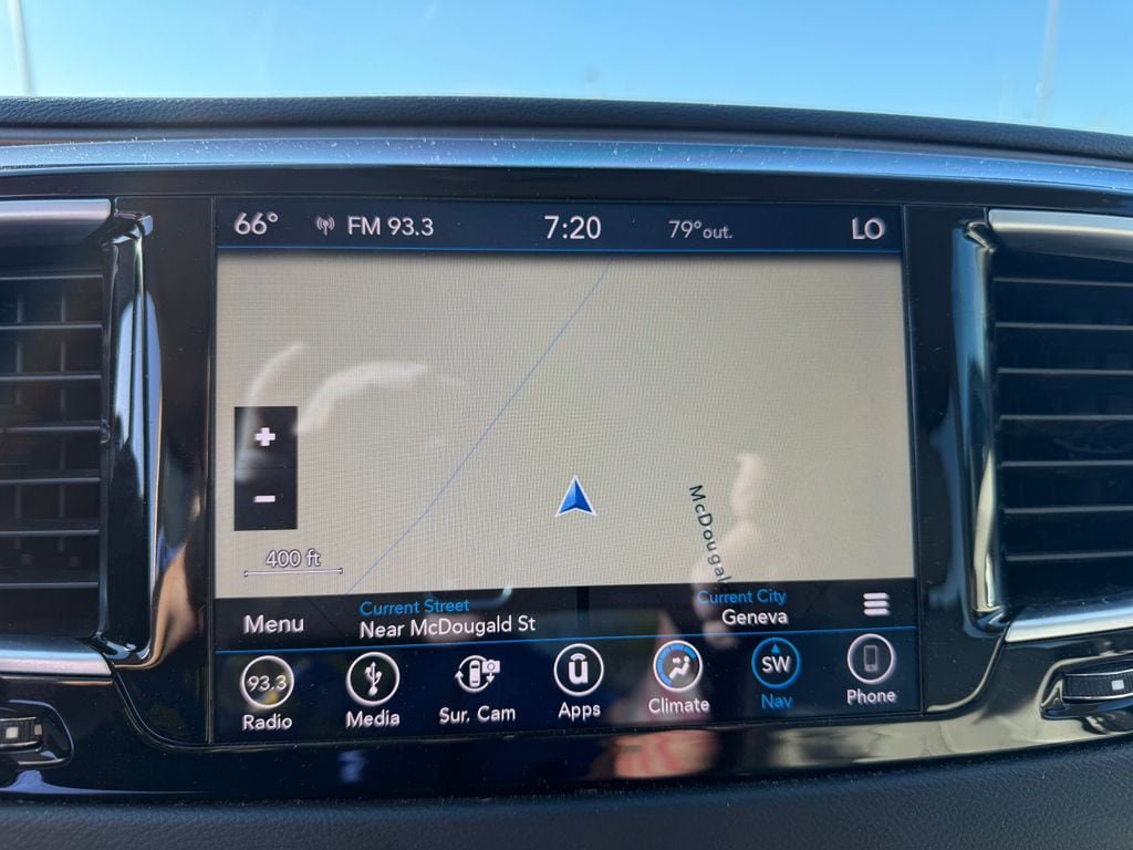 Used 2018 Chrysler Pacifica Touring-L Plus w/ Advanced Safetytec Group FWD image 10