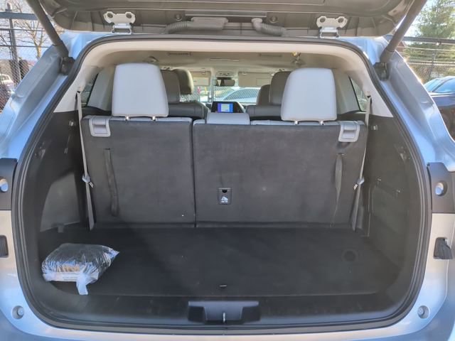Used 2024 Toyota Highlander XLE FWD image 13