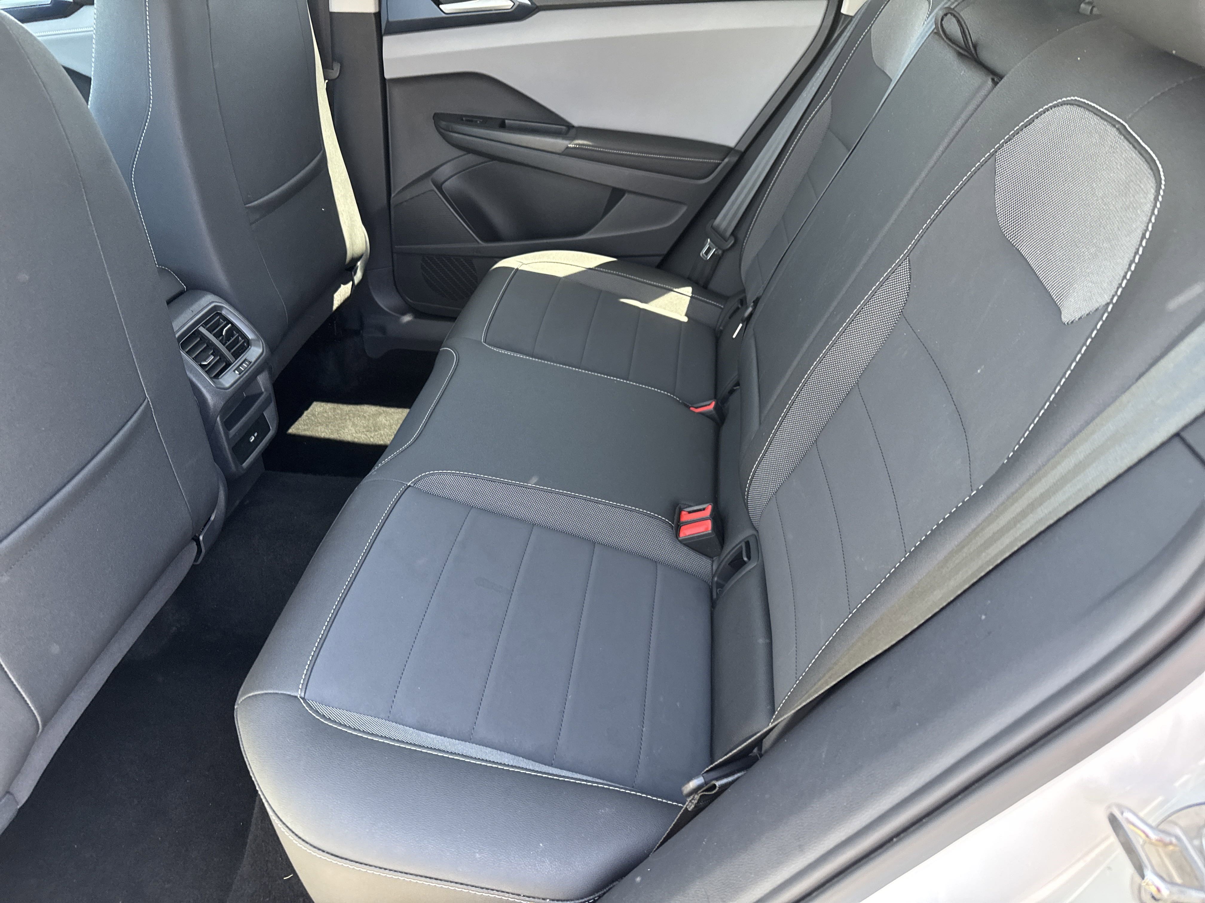 Used 2024 Volkswagen Taos SE image 6