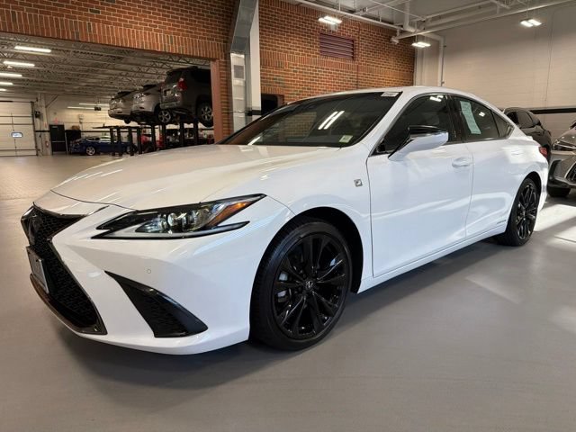 Used 2022 Lexus ES 300h F Sport w/ Accessory Package FWD image 3