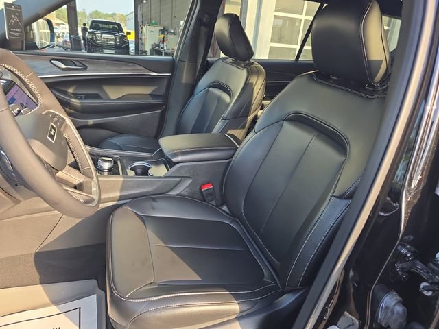 Used 2025 Jeep Grand Cherokee L Limited w/ Black Appearance Package image 14