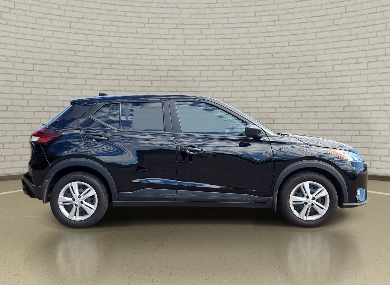 Used 2025 Nissan Kicks Play S FWD image 4