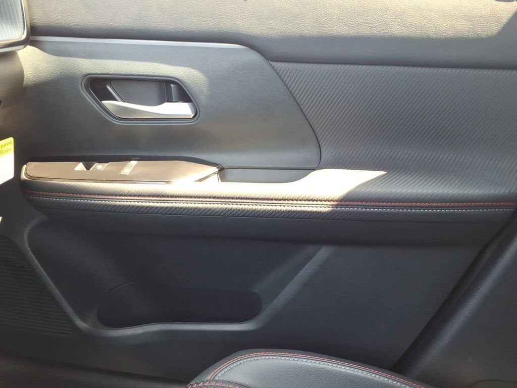 Used 2025 Nissan Kicks SR FWD image 23