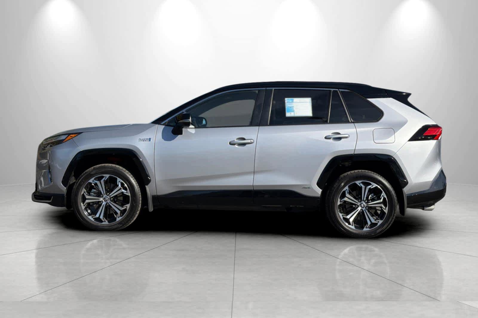 Used 2023 Toyota RAV4 XSE AWD/4WD image 5