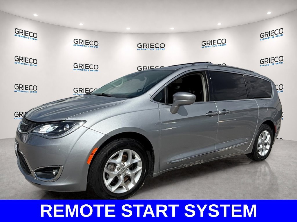 Used 2020 Chrysler Pacifica Touring-L w/ Tire & Wheel Group FWD image 3