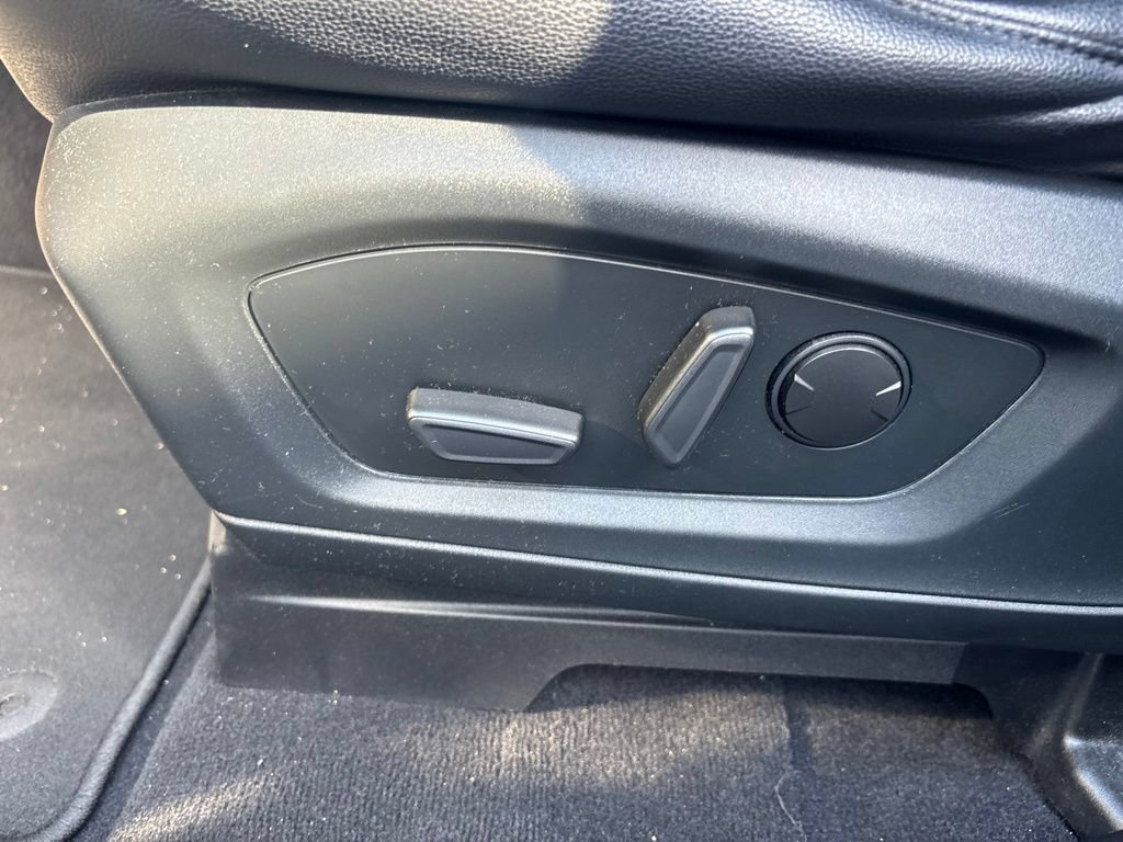 Used 2020 Ford Explorer XLT w/ Equipment Group 202A RWD image 19