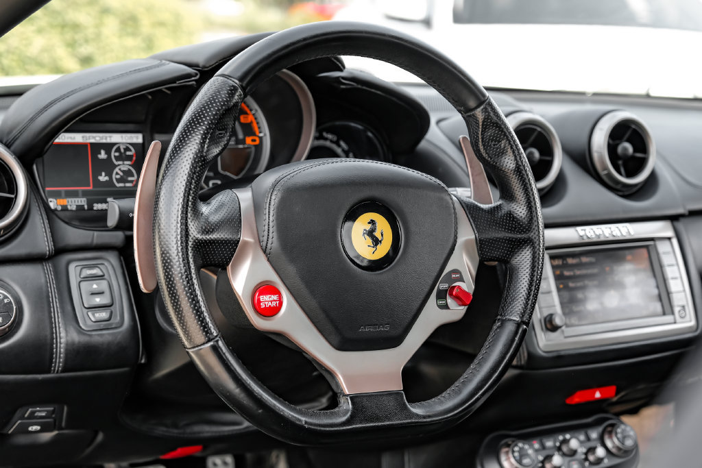 Used 2014 Ferrari California RWD image 14
