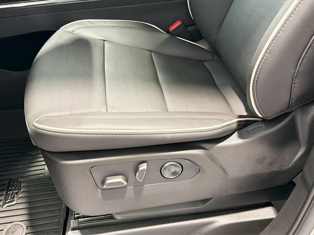 New 2026 Cadillac Escalade ESV Luxury w/ LPO, Floor Liner Package AWD/4WD image 19