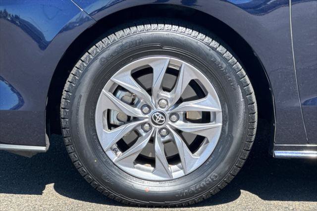 Certified 2024 Toyota Sienna XLE FWD image 29