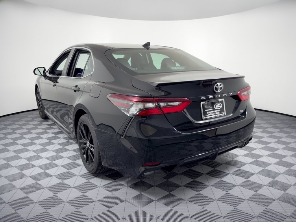 Used 2024 Toyota Camry SE FWD image 3