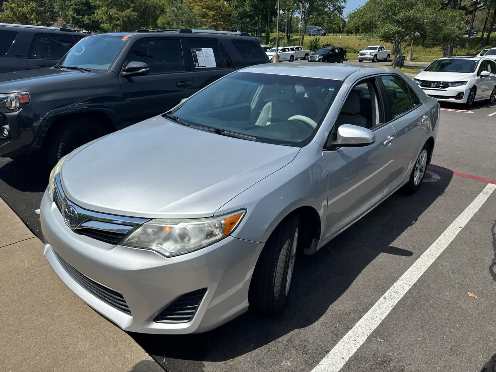 Used 2014 Toyota Camry LE FWD image 2
