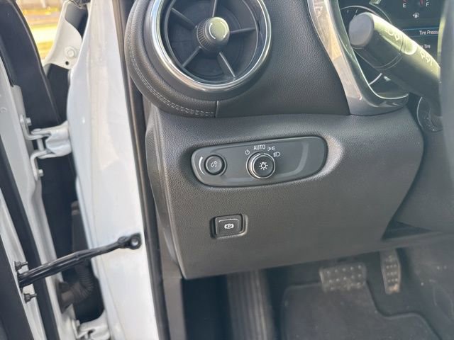 Used 2019 Chevrolet Blazer LT image 13