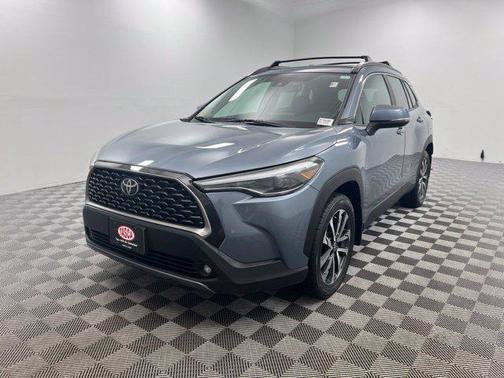 Used 2022 Toyota Corolla Cross XLE w/ Convenience Package AWD/4WD image 2