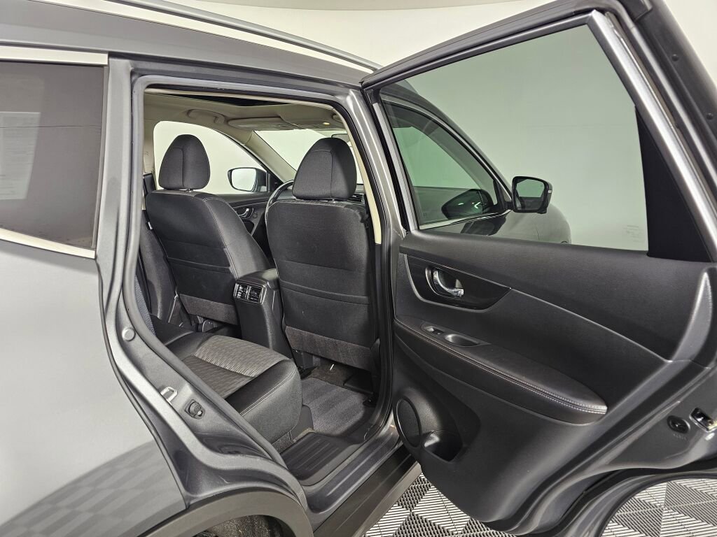 Used 2018 Nissan Rogue SV w/ Sun & Sound Touring Package image 36