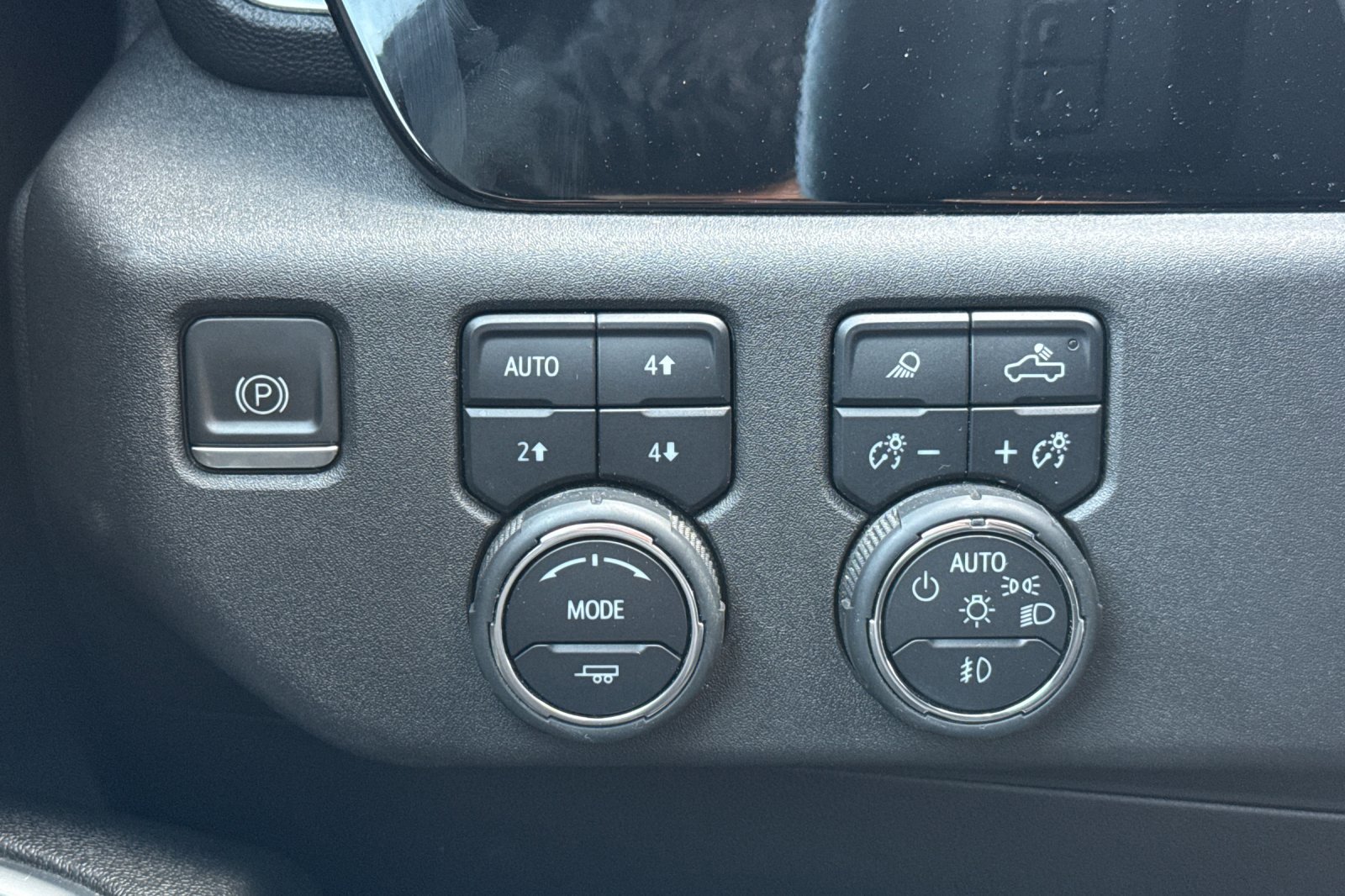 Used 2023 Chevrolet Silverado 1500 LTZ AWD/4WD image 35