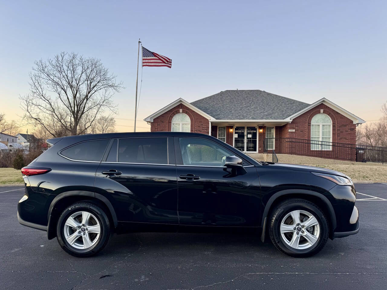 Used 2023 Toyota Highlander L image 8