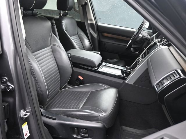 Used 2018 Land Rover Discovery HSE image 12