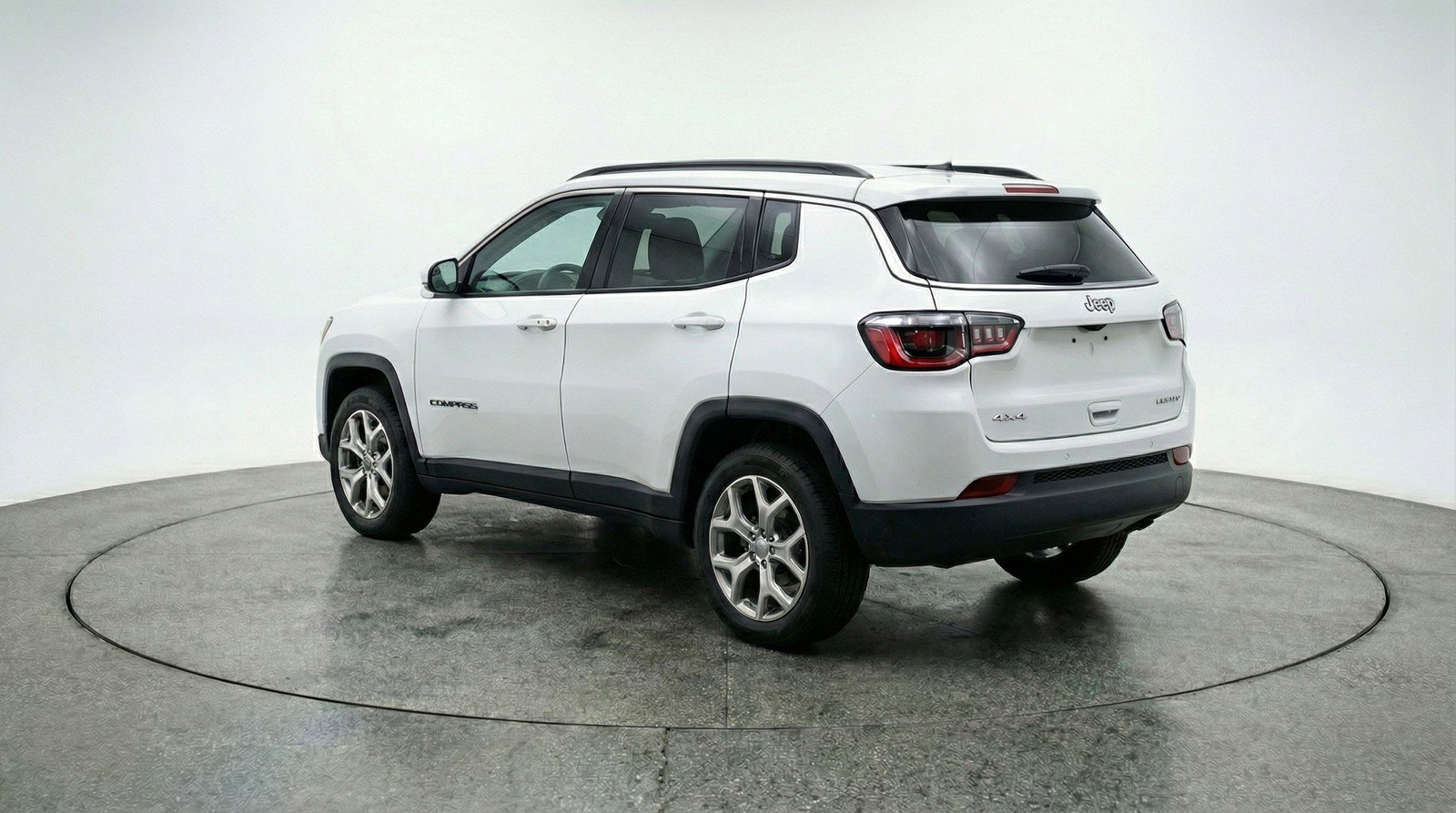Used 2025 Jeep Compass Latitude AWD/4WD image 6