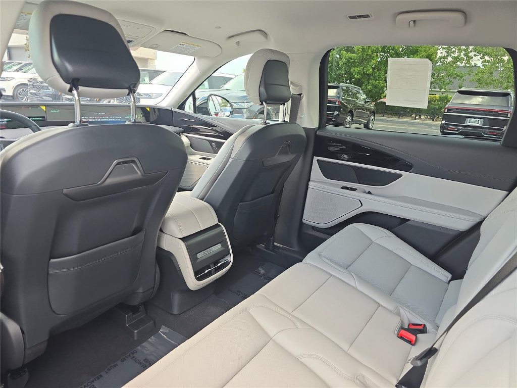 New 2026 Lincoln Nautilus Premier AWD/4WD image 12