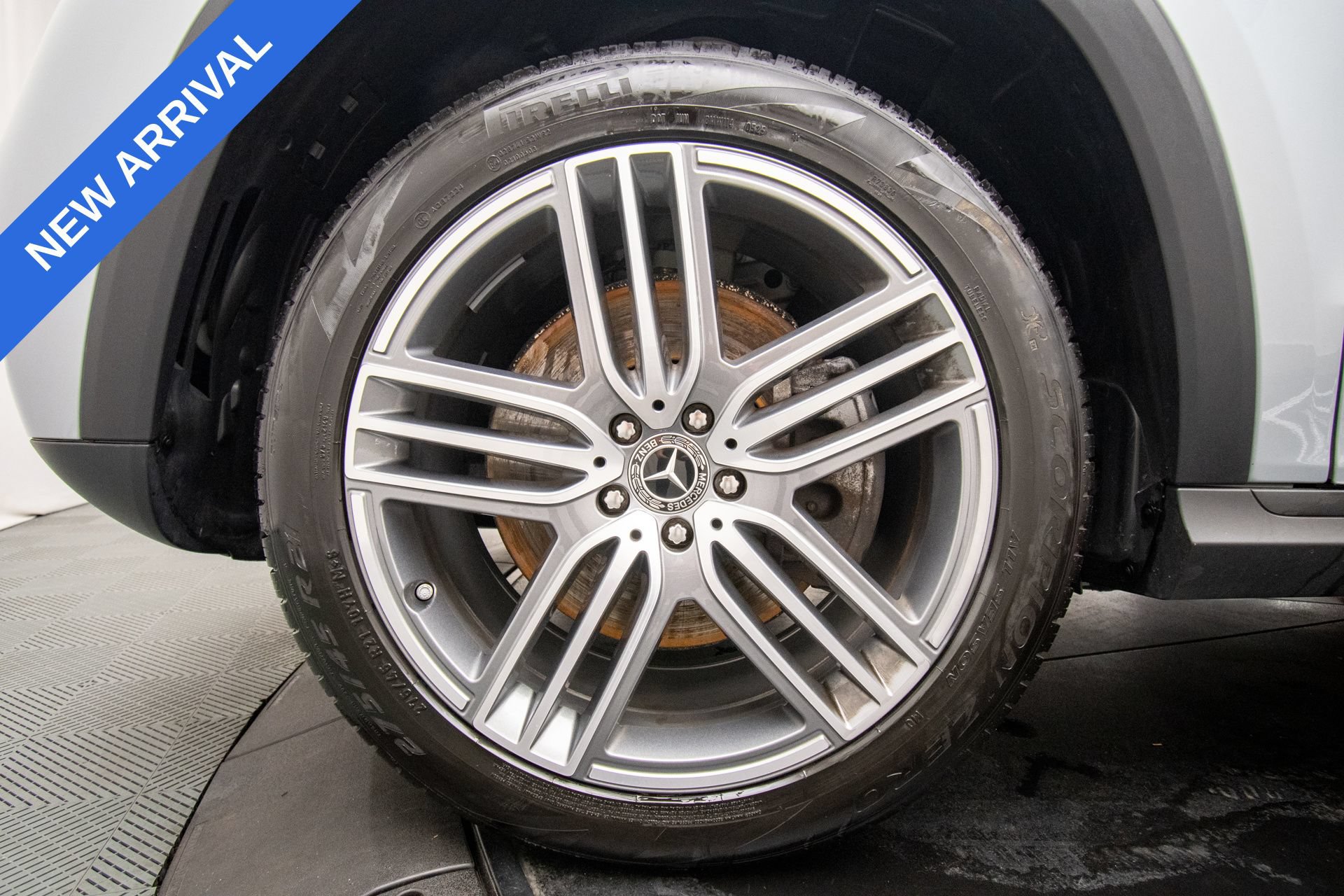 Used 2025 Mercedes-Benz GLS 450 4MATIC image 26