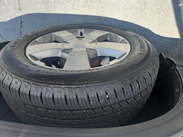 Used 2012 GMC Acadia SLT FWD image 6
