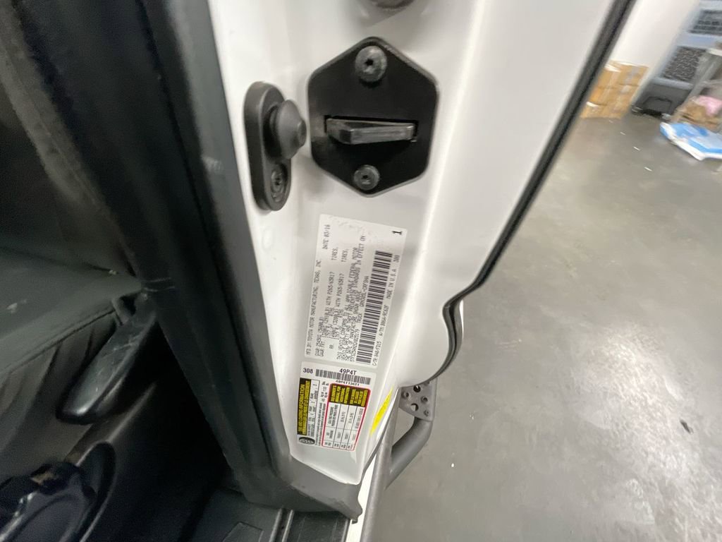 Used 2016 Toyota Tacoma TRD Sport image 31