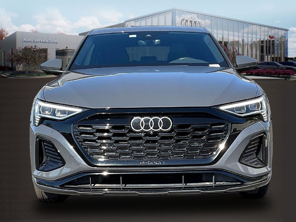 Used 2024 Audi Q8 e-tron Premium Plus AWD/4WD image 2