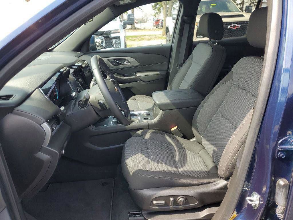 Used 2023 Chevrolet Traverse LT image 5