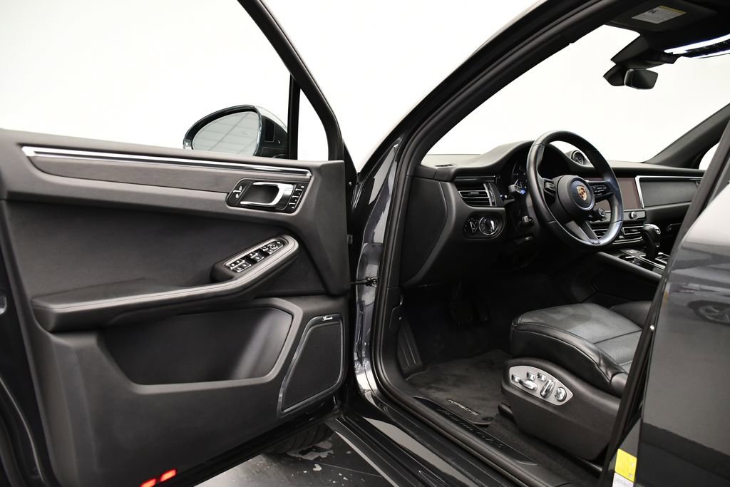 Certified 2024 Porsche Macan GTS image 40