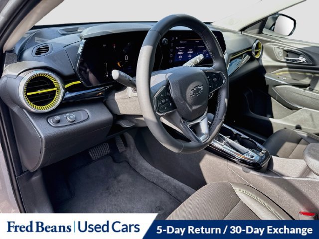 Used 2025 Chevrolet Trax ACTIV w/ Sunroof Package FWD image 13