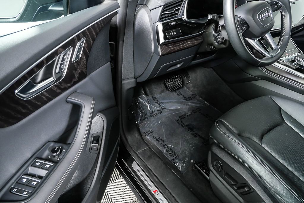 Used 2023 Audi Q8 Prestige w/ Prestige Package image 8